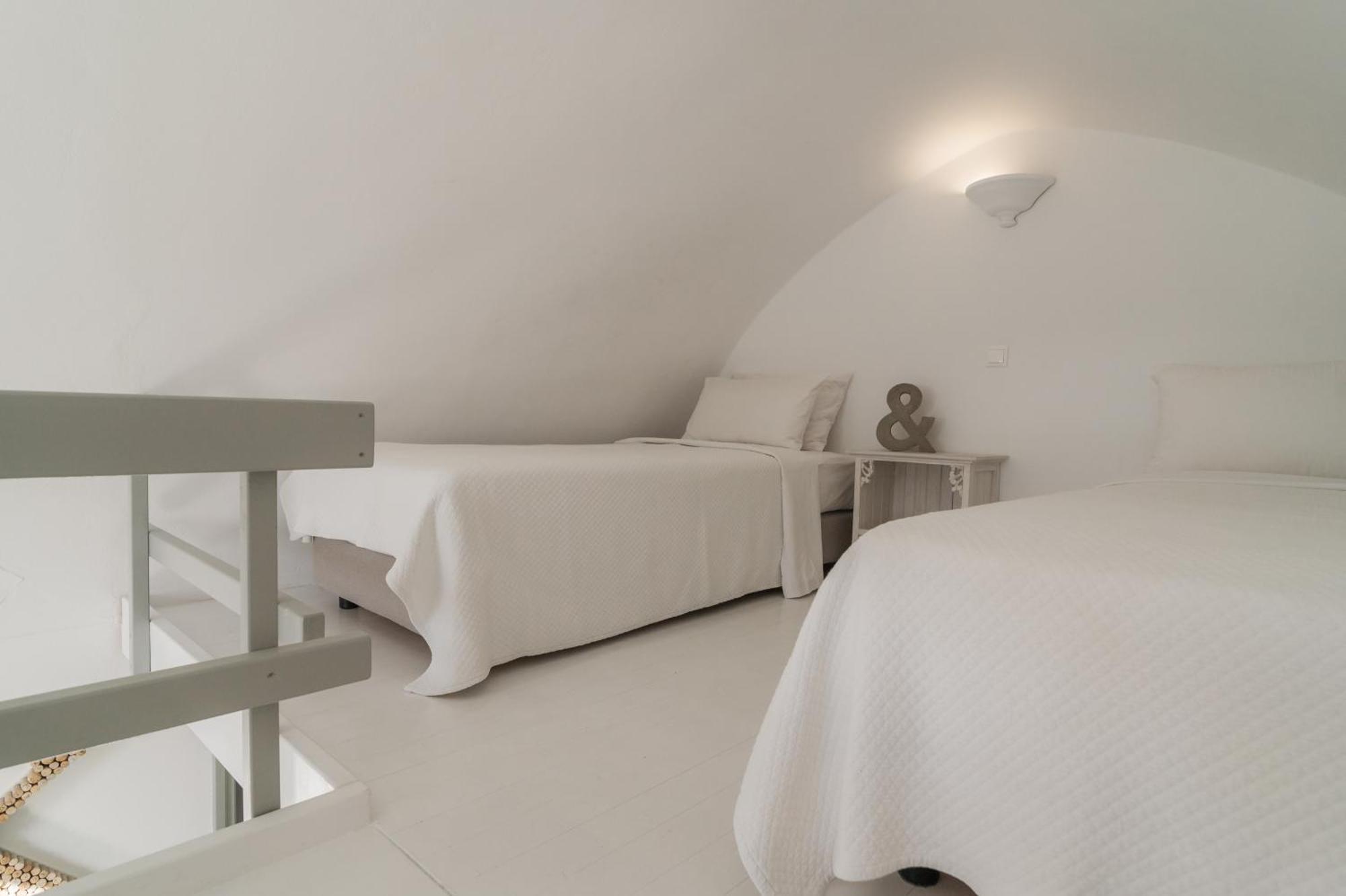 Kampanario Luxury Villa Megalochori  Bagian luar foto